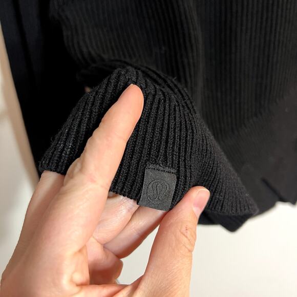 Lululemon Black Crossover Reversible Sweater - Picture 4 of 4